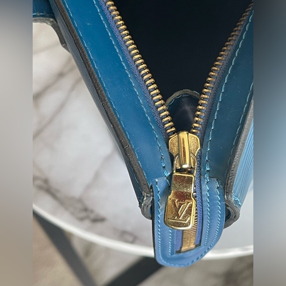 Louis Vuitton St. Jacques GM (BLUE) - Picture 14 of 16